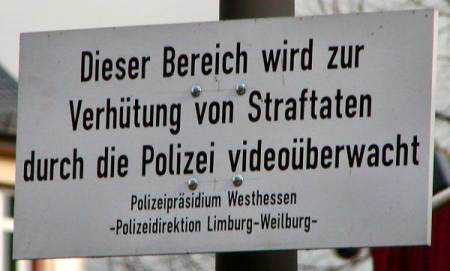 Dieser Bereich wird zur Verhütung von Straftaten durch die Polizei videoüberwacht